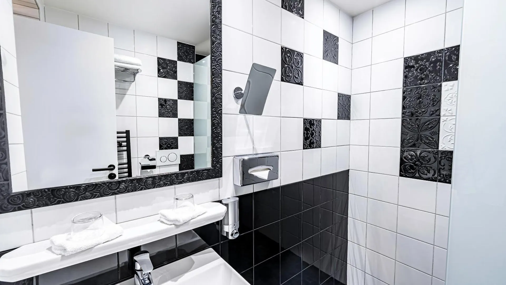 Hotell Le Cercle Tour Eiffel 3*