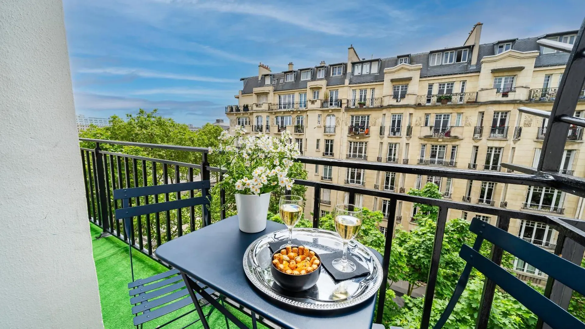 Le Cercle Tour Eiffel Hotel Paris