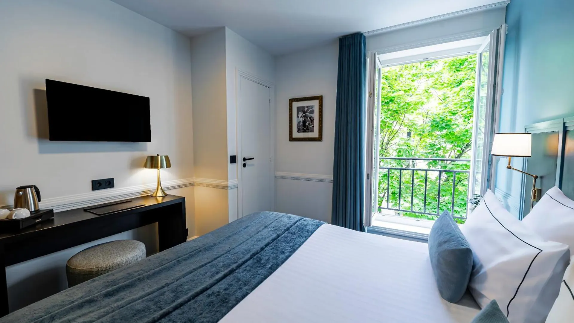 Le Cercle Tour Eiffel Hotel