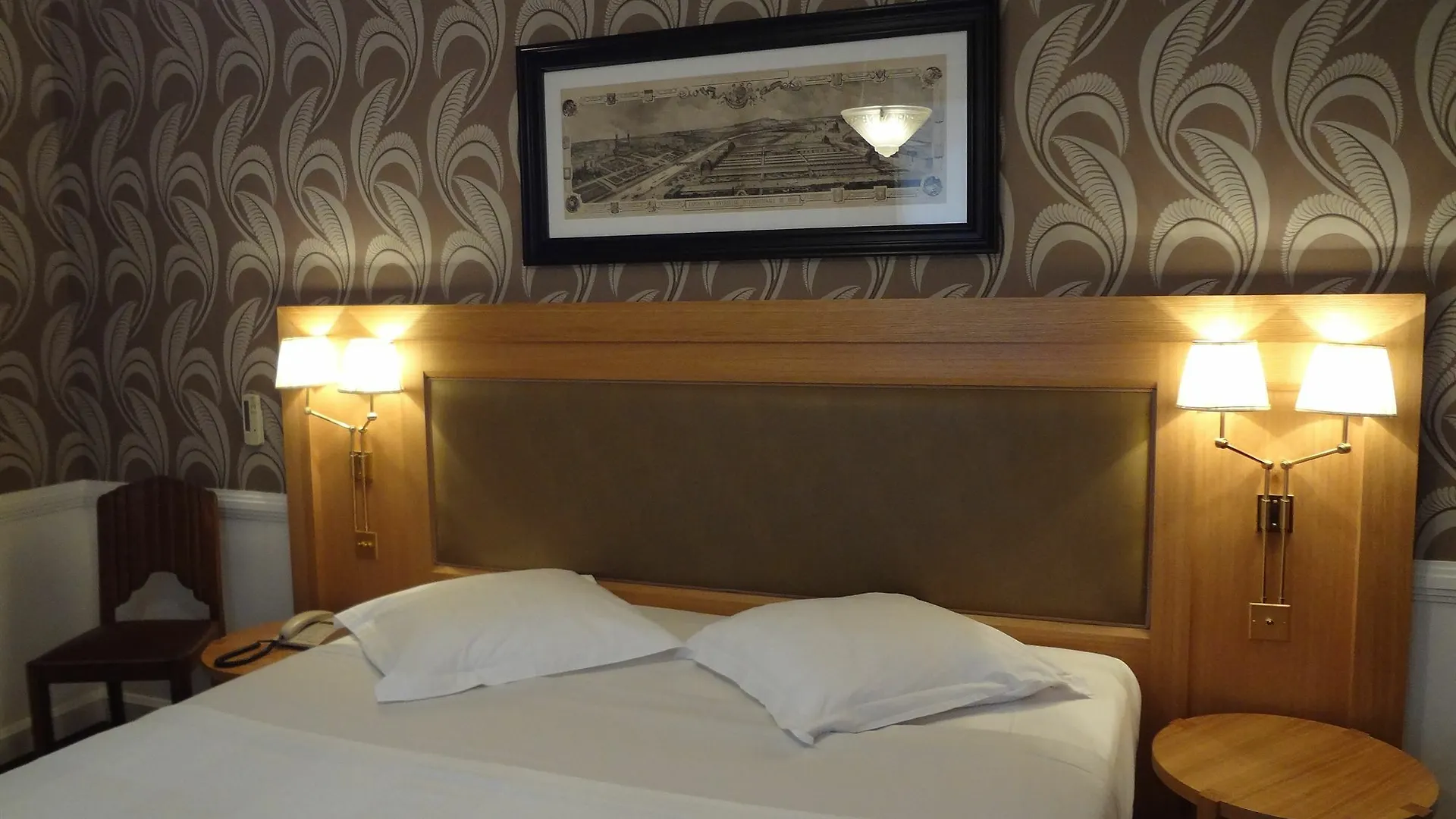 Le Cercle Tour Eiffel Hotel