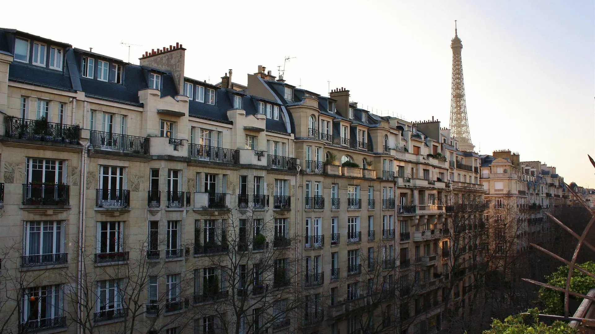 Le Cercle Tour Eiffel Hotel 3*
